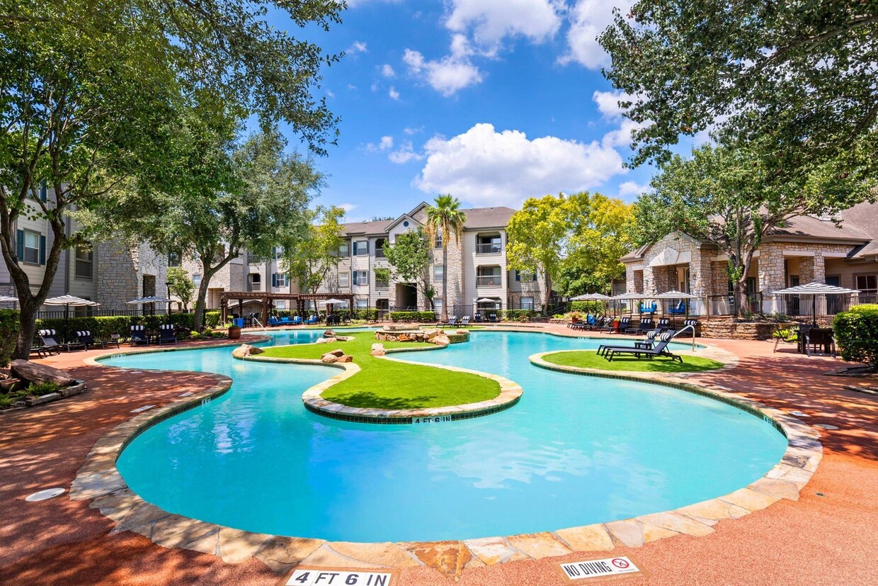 The Beverly at Shadow Lake - 2920 Shadowbrier Dr Houston, TX ...