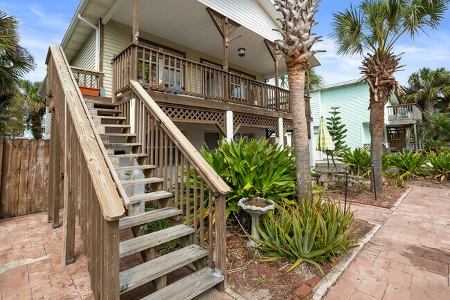 Building Photo - Beachside 2 Bedroom  Duplex