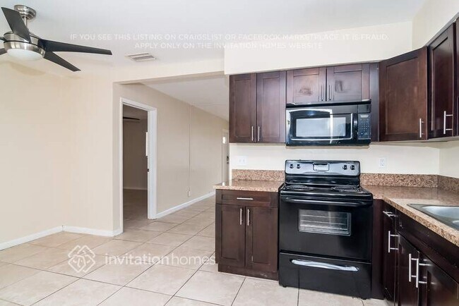 Building Photo - 5811 SW 54th Terrace