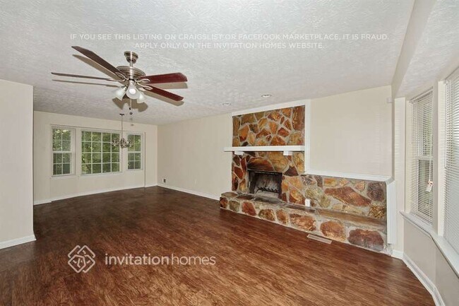 Foto del edificio - 9894 Riverwood Ct