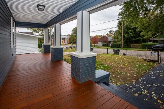 Building Photo - 533 Cedar Ave