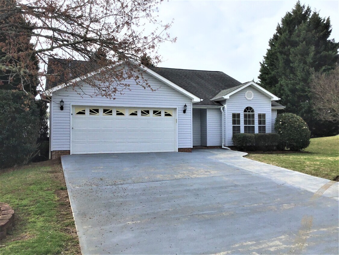 3 Kwikaway Court House Rental in Simpsonville, SC