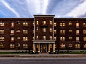 Building Photo - 253 Alexander St