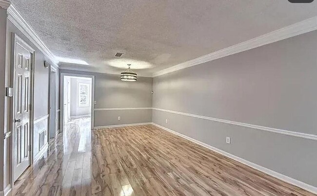 Building Photo - 871 Lenox Oaks Cir NE