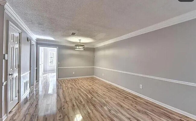 Foto del edificio - 871 Lenox Oaks Cir NE