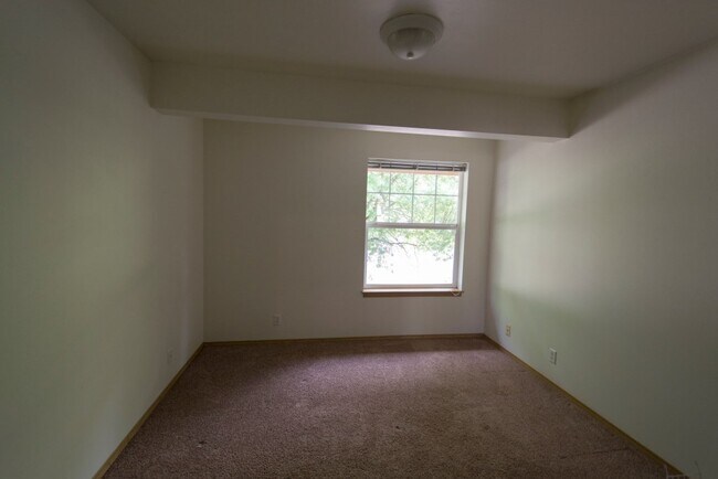 Building Photo - Orchard Alley Tri-plex