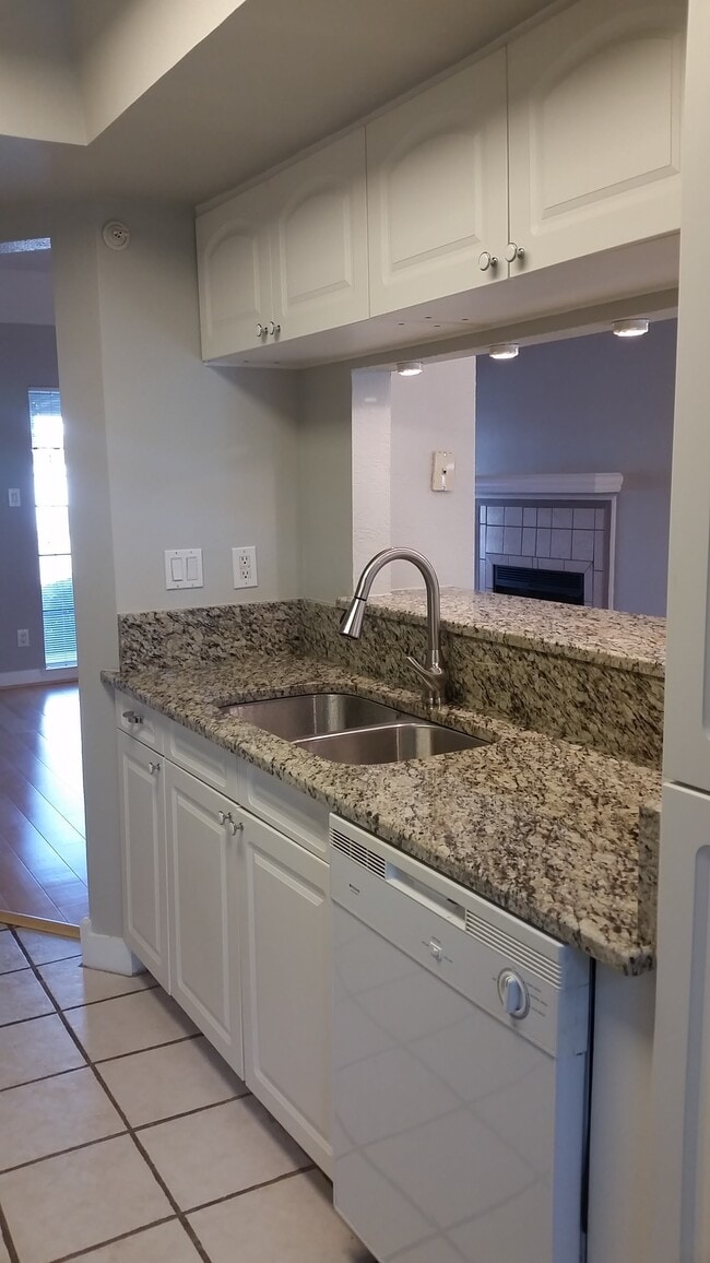 Kitchen with granie countertops - 3105 San Jacinto Street
