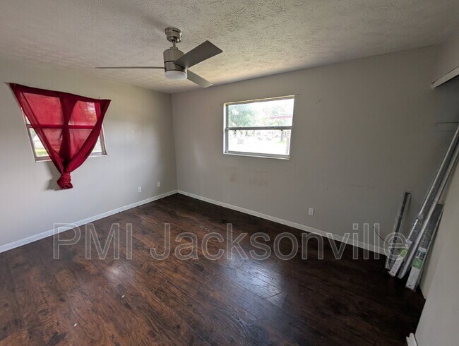 Foto del edificio - 2562 W 28th St