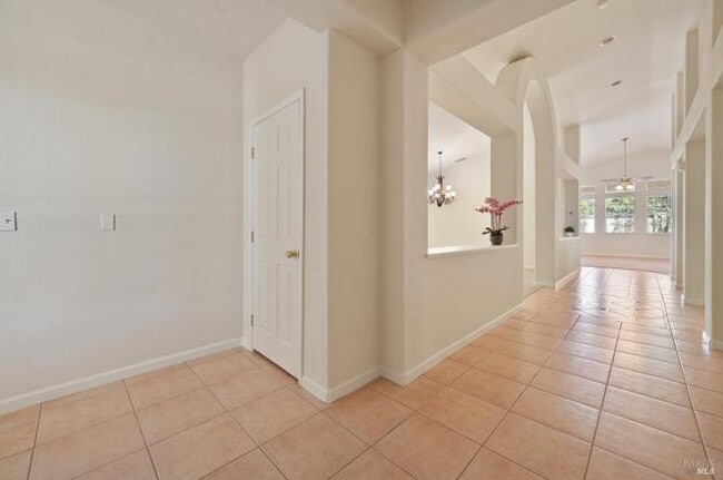 Building Photo - 542 Pyramid Ct
