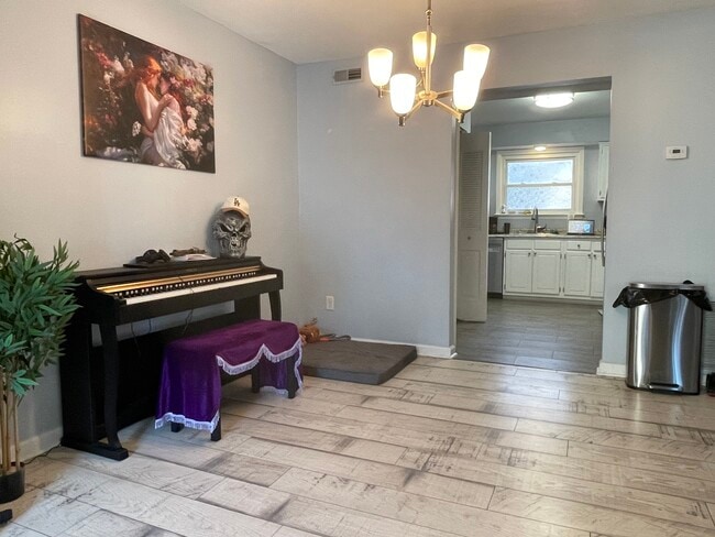 Foto del edificio - 5035 Clairmont Ct