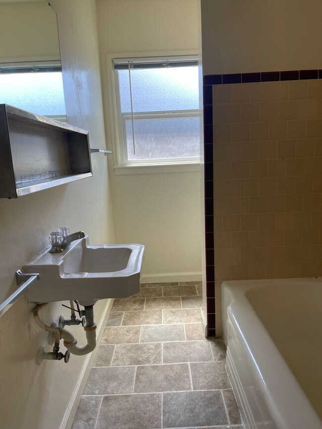 Building Photo - Darling 1 bedroom home ready for you