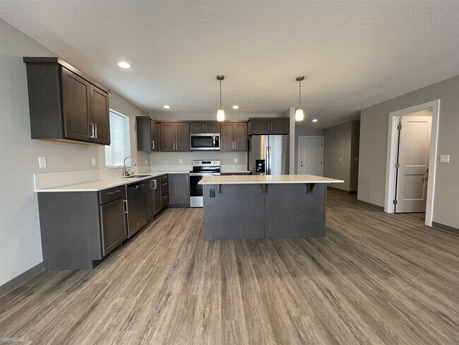 Building Photo - 3 br, 2 bath Duplex - 1221 North Coach Drive