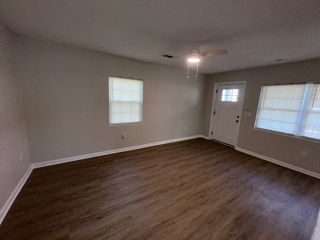 Photo - 207 South Ave SE Apartment