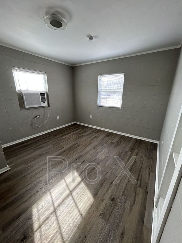 Building Photo - 1411 S Broadway St