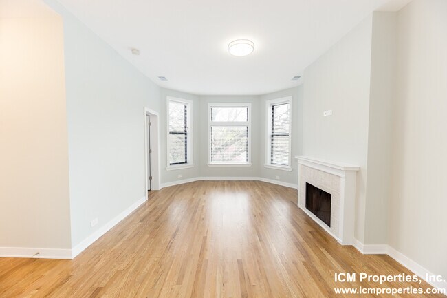 Foto del edificio - 2924 W Logan Blvd