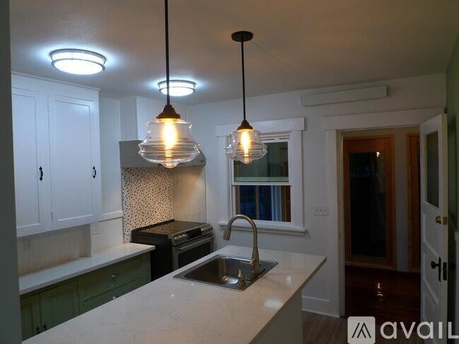 Building Photo - 4523 SW Stevens St Unit A