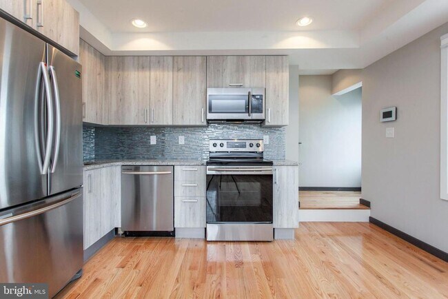 Foto del edificio - 2553 Montrose St