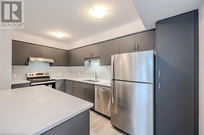 Building Photo - 10 REVERIE Wy