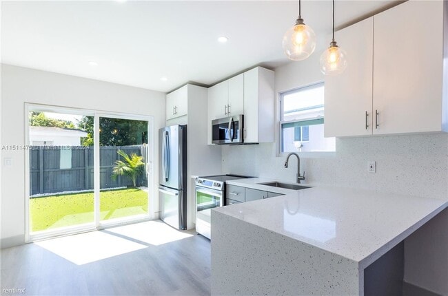 Foto del edificio - 2 br, 2 bath House - 3522 SW 3rd St # 1