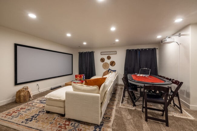 Building Photo - 1157 E Sego Lily Dr