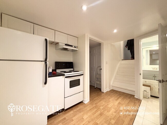 Photo du bâtiment - All-Inclusive 1-Bedroom Multiplex Unit with In-Unit Laundry – Barrie
