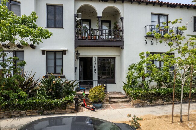 Foto del edificio - 1355 N Gardner St