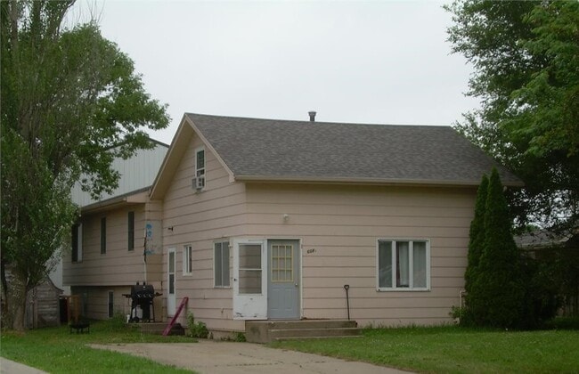 Building Photo - 608 Medary Ave S