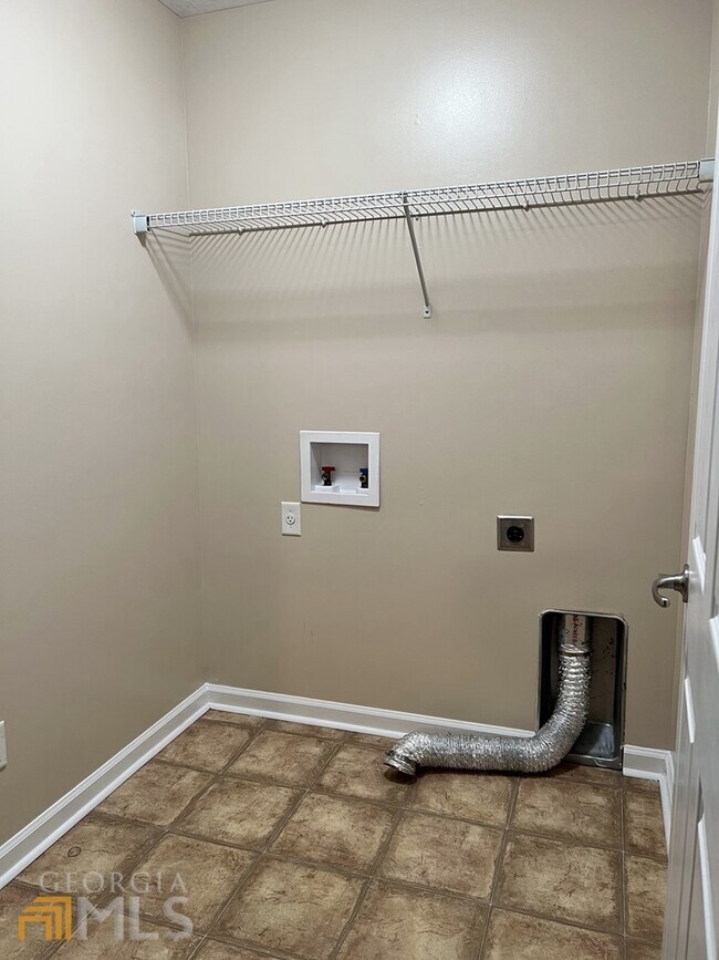 Foto del edificio - 126 Ashwood Cir