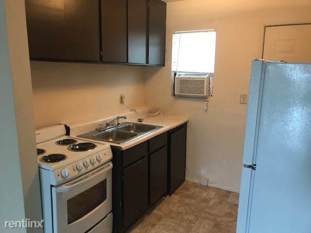 Building Photo - 2 br, 1 bath Apartment - 709 Hall St