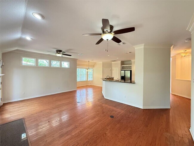 Foto del edificio - 5615 Shoal Creek Blvd