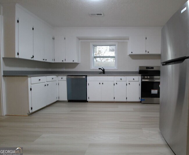 Foto del edificio - 773 Brock Rd