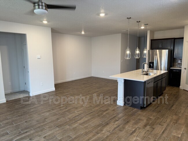 Foto del edificio - 6742 Clayton Dr NE