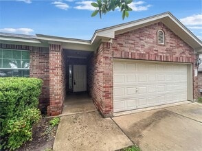 Building Photo - 1009 Middle Brook Dr
