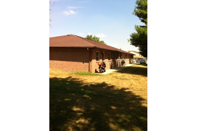 Building Photo - 1441-1455 Woodland Dr
