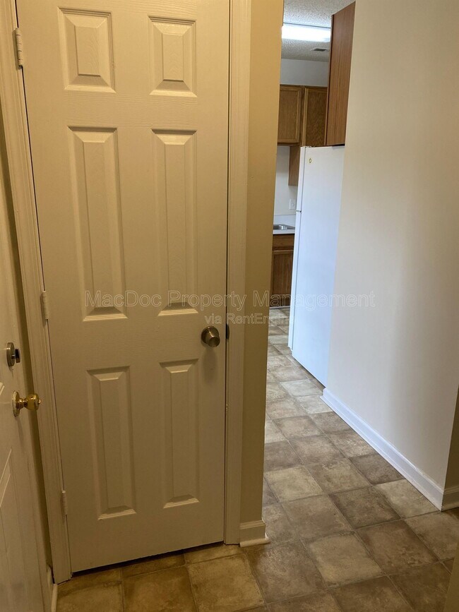 Foto del edificio - 2909 Broyhill Ct