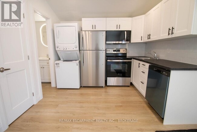 Building Photo - 362 Gatfield Ave