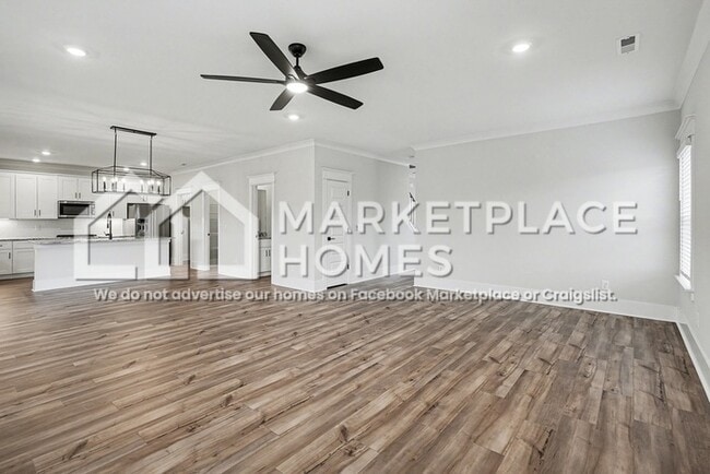 Foto del edificio - 556 Kingwood Ln