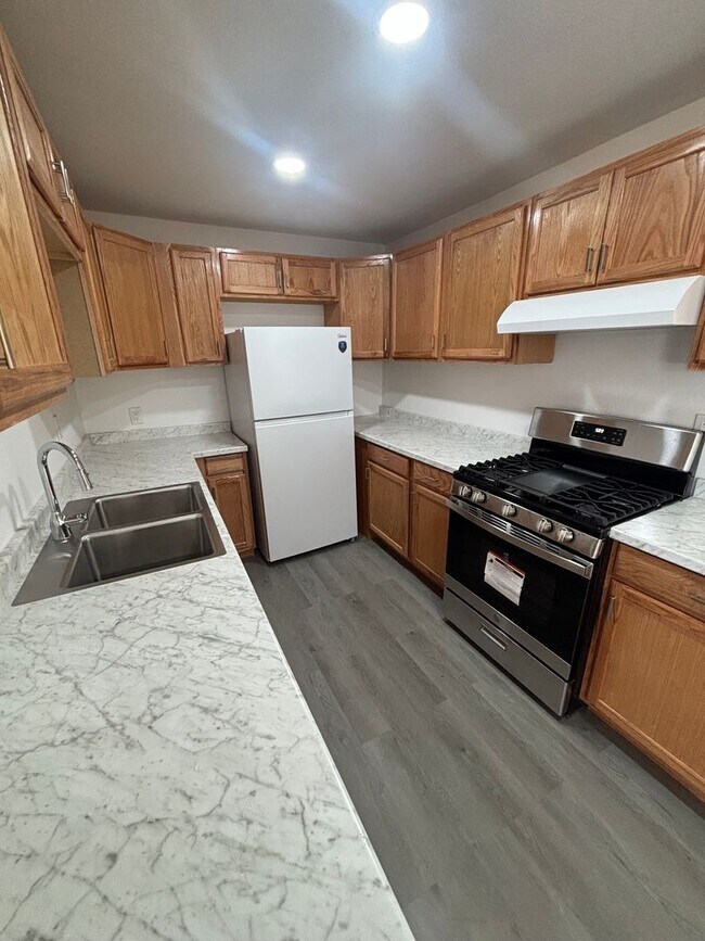 Foto del edificio - Spacious 4 bedroom house for rent