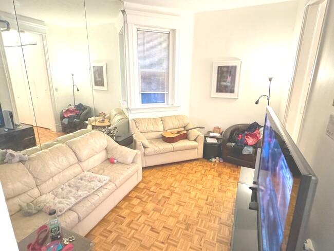 Foto del edificio - 2800 N Pine Grove Ave