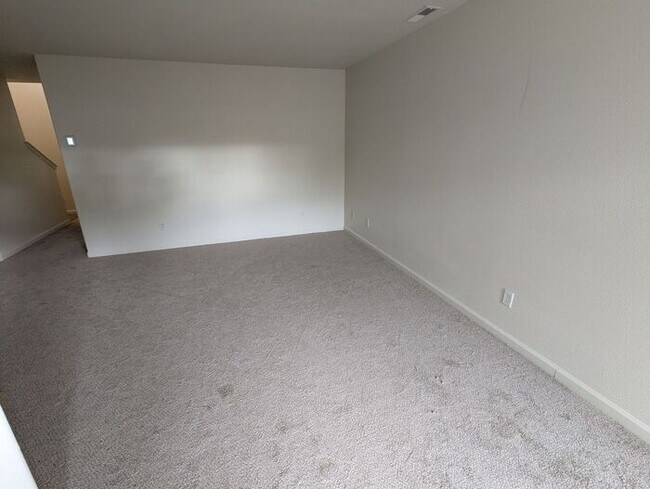 Foto del edificio - Updated 3-Bedroom Townhome in Dayton – Mov...