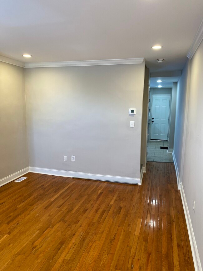 Building Photo - 834 N Stricker St