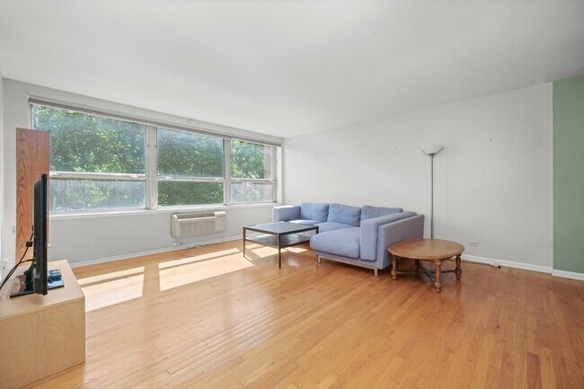Building Photo - 5530 S Shore Dr