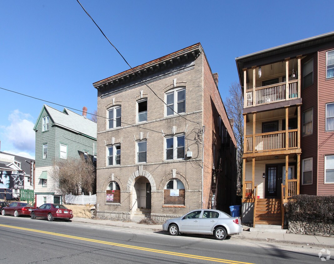 Primary Photo - 815 E Main St