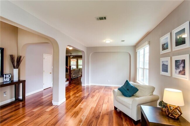 Building Photo - 15716 Belfin Dr