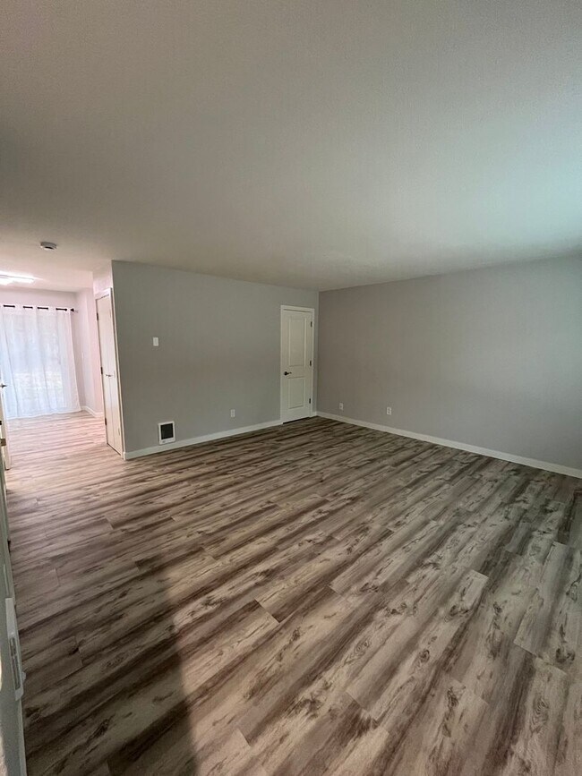 Foto del edificio - Newly Renovated 3-bedroom, 2.5-bath Home I...