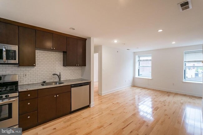 Building Photo - 1311 Spruce St