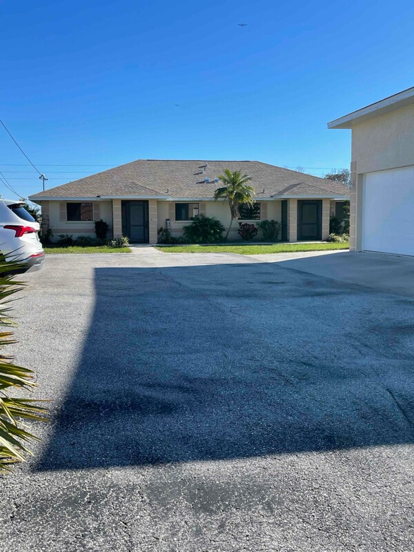 Foto del edificio - 464 Boundary Blvd