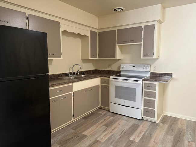 Building Photo - 4825 Lovell Ln