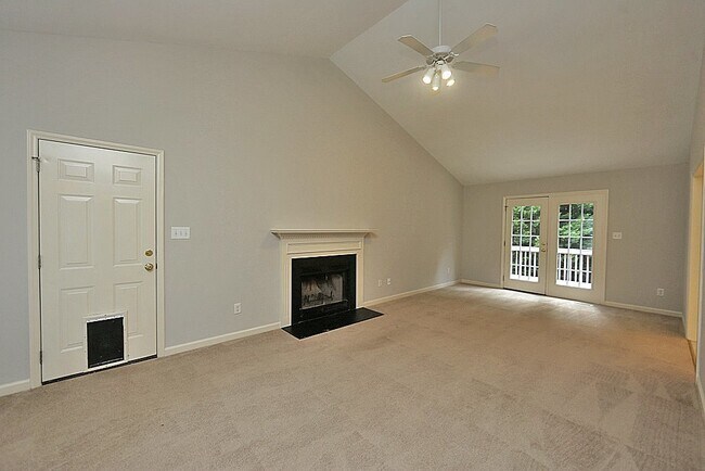 Foto del edificio - Ranch Home with Garage in Prime North Raleigh Location!
