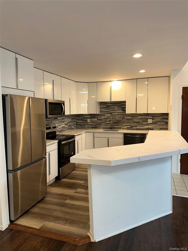 Foto del edificio - 83 Manorhaven Blvd